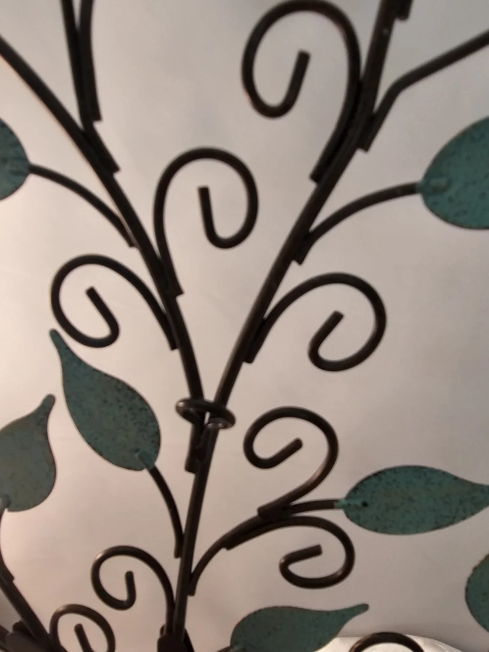 VINTAGE 2002 Hallmark Black With Green Leaves Jewelry Tree